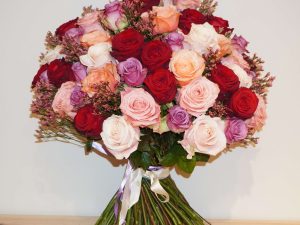 Bold Mixed Rose Bouquet with Limonium – Bernard Rochet Chelsea Florist