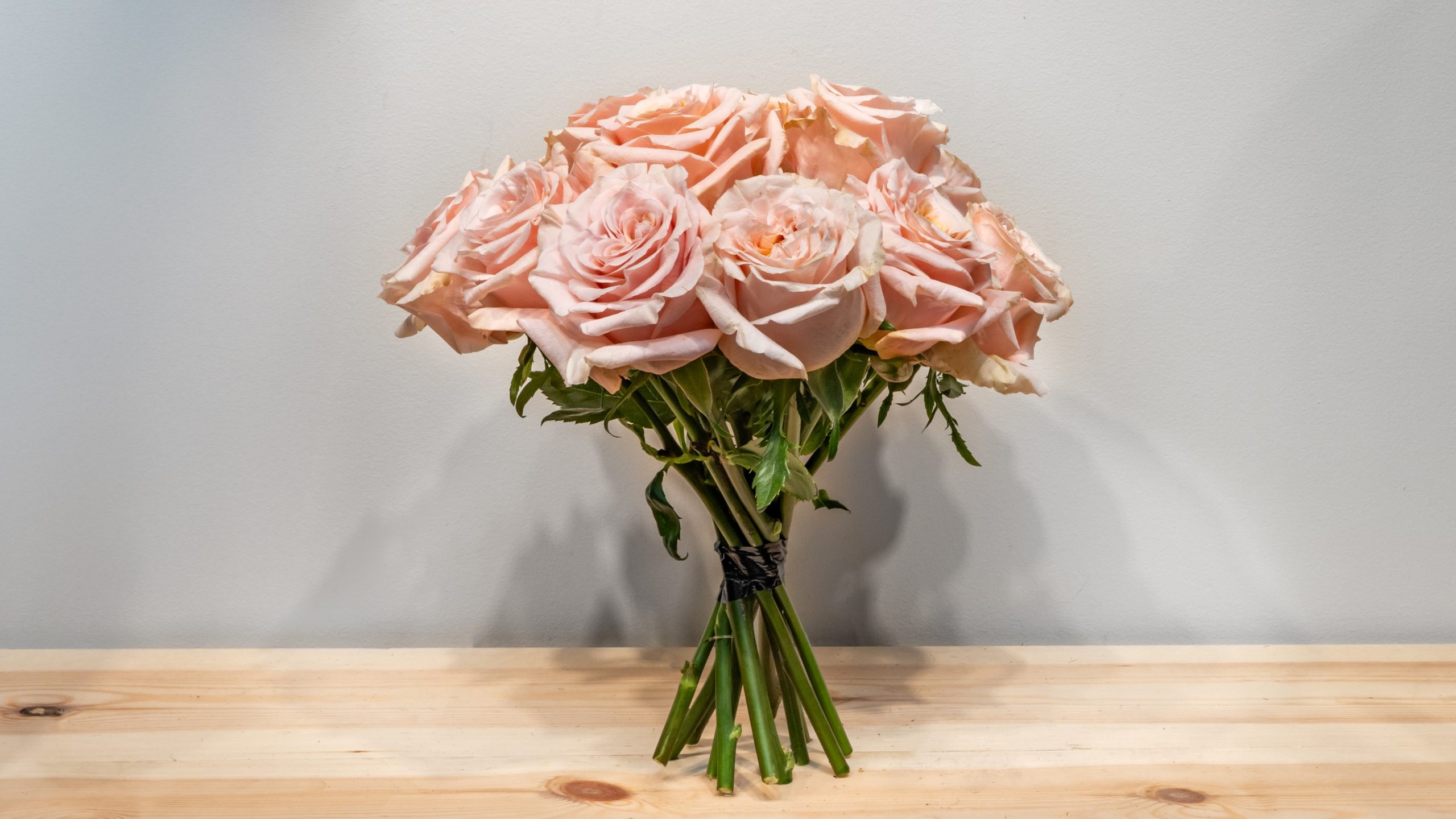 12 Peach Roses Bouquet – Luxury Same-Day Flower Delivery London