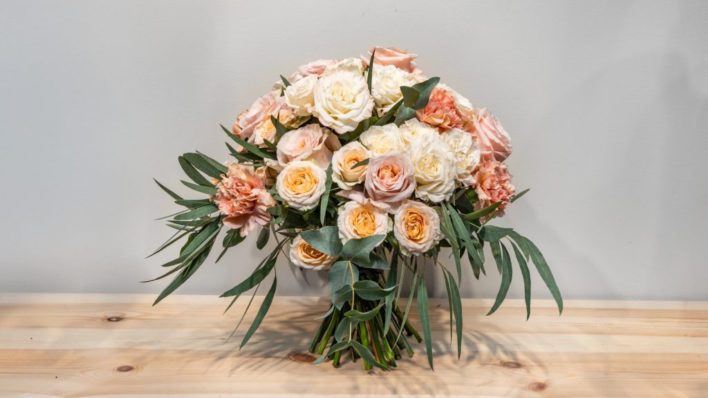 Peach and Shimmer Roses Bouquet – Bernard Rochet Florist Chelsea