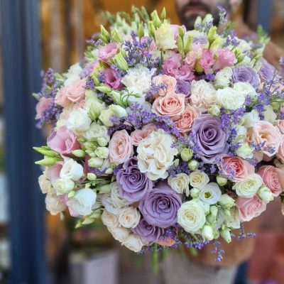 Extra-large dome bouquet with roses and lisianthus – Bernard Rochet signature style hand-tied arrangement
